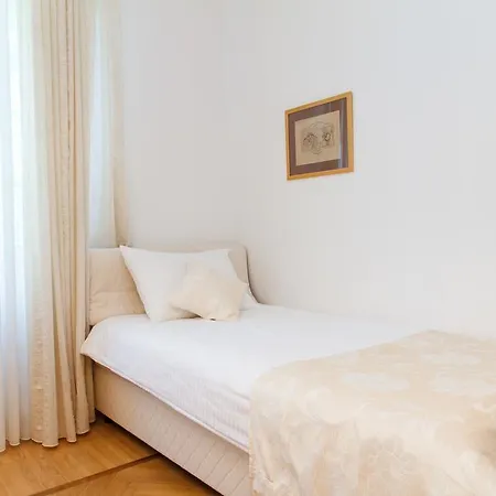 2 Apartment *